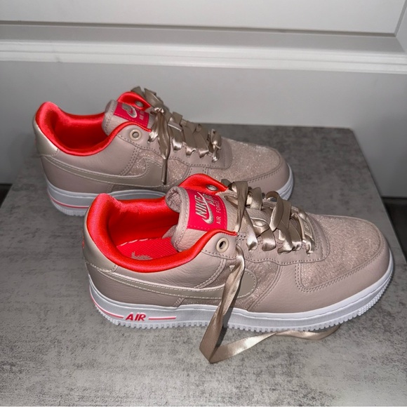 Nike Air Force 1 '07 'Fossil Stone Laser Crimson' - Size 6 in Women’s - Picture 2 of 8